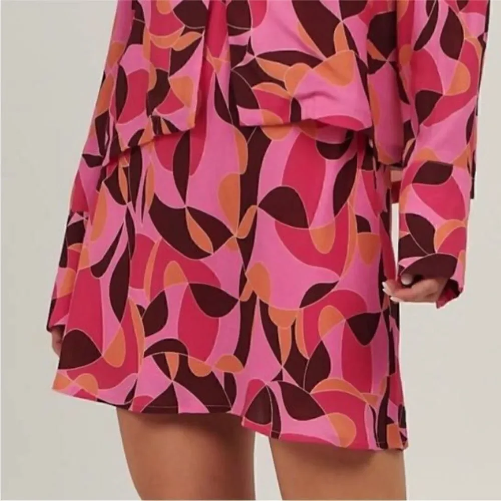 CHARLIE HOLIDAY NWT CATALINA 2 piece TOP AND SKIRT ABSTRACT SWIRL PINK SIZE 8